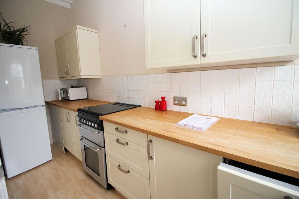 Property photo 3 of 6 Kitchen