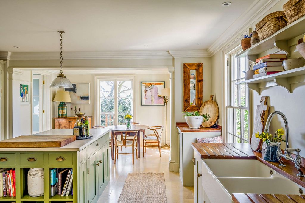 Property photo 2 of 23 Kitchen