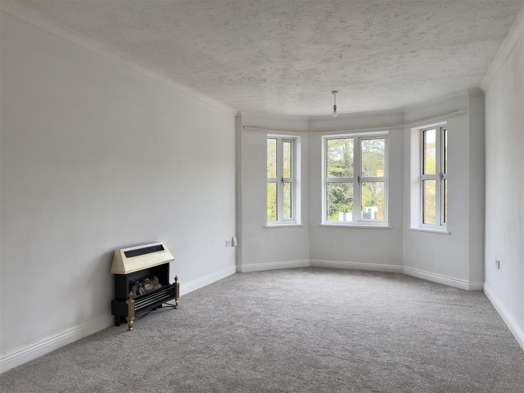 Property photo 2 of 22 Lounge/Dining Room