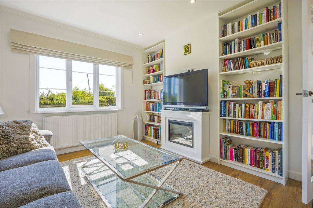 Property photo 2 of 14 Picture No. 04