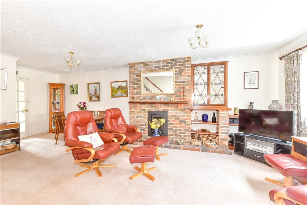 Property photo 3 of 12 Lounge