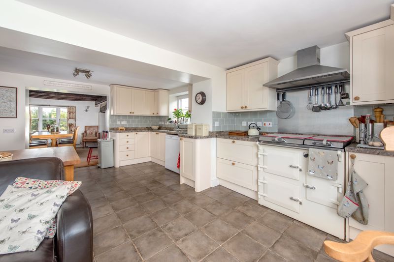 Property photo 3 of 35 Kitchen/Breakfast Room