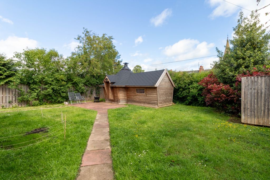 Property photo 2 of 21 Rear Garden &amp; Barbecue Hut