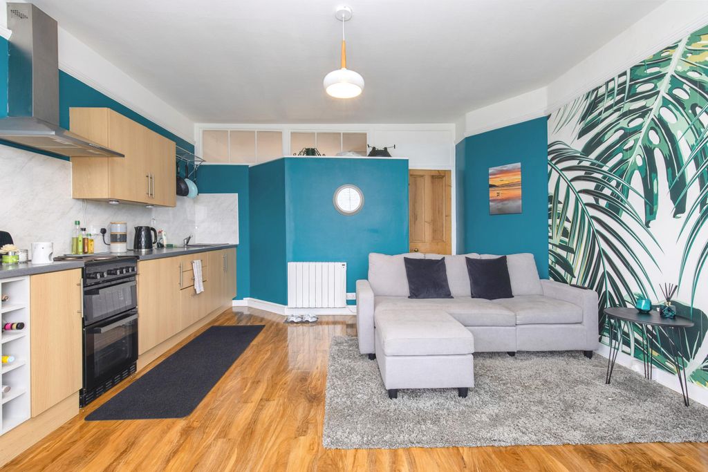 Property photo 2 of 15 Flat 5 Kitchen/Diner