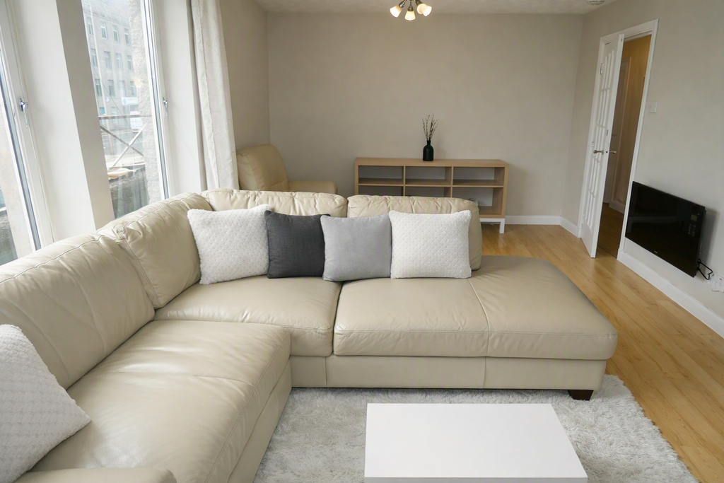Property photo 1 of 16 Lounge / Dining