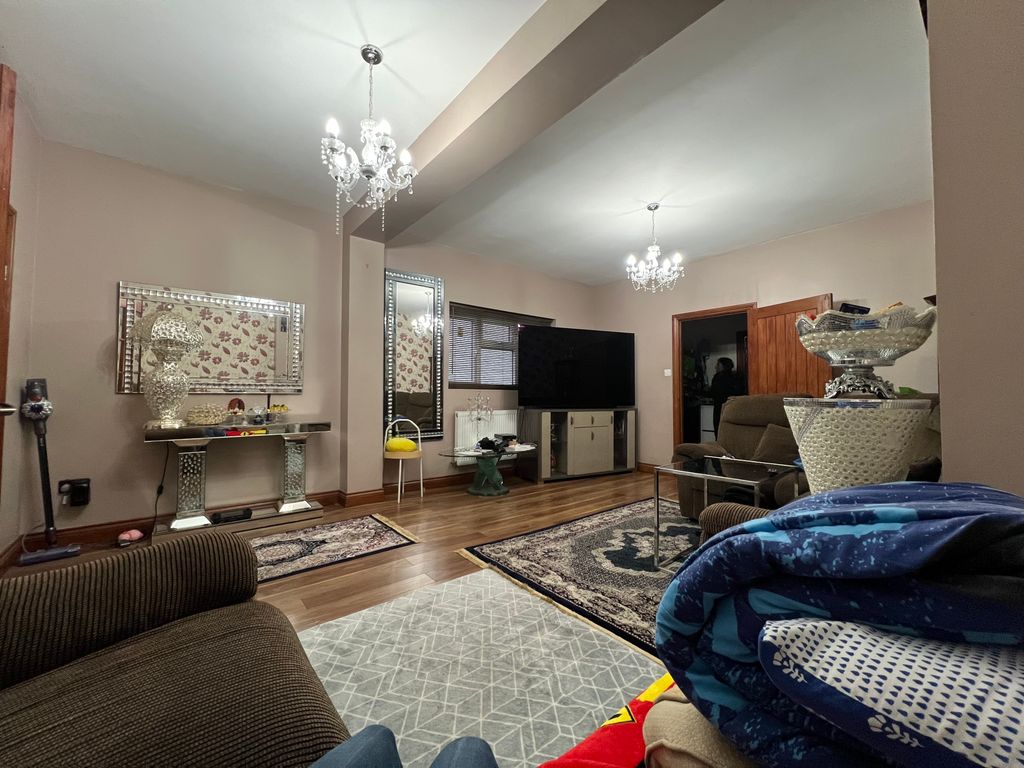 Property photo 3 of 28