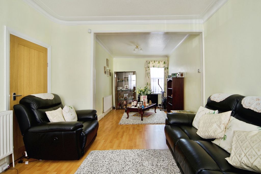 Property photo 3 of 17 Pbox-Img.Jpg