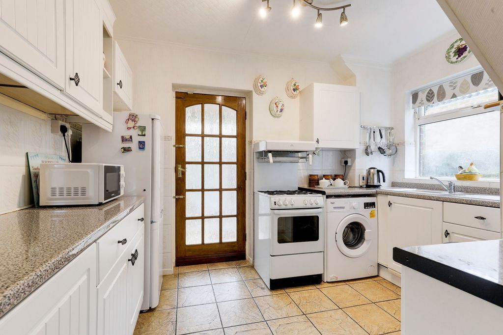 Property photo 3 of 24