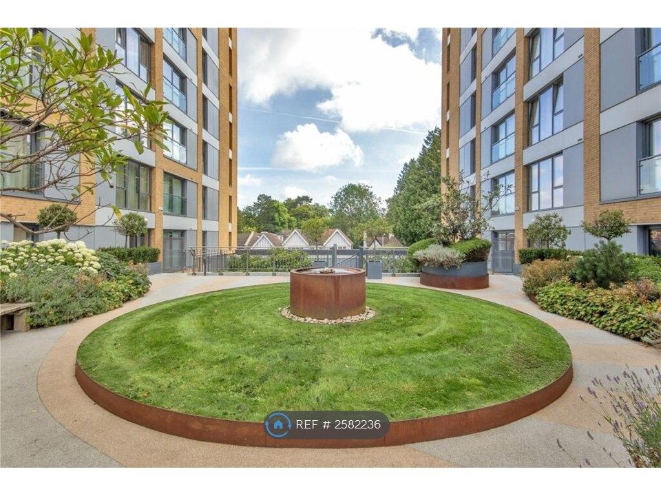 Property photo 3 of 11 Communal Gardens