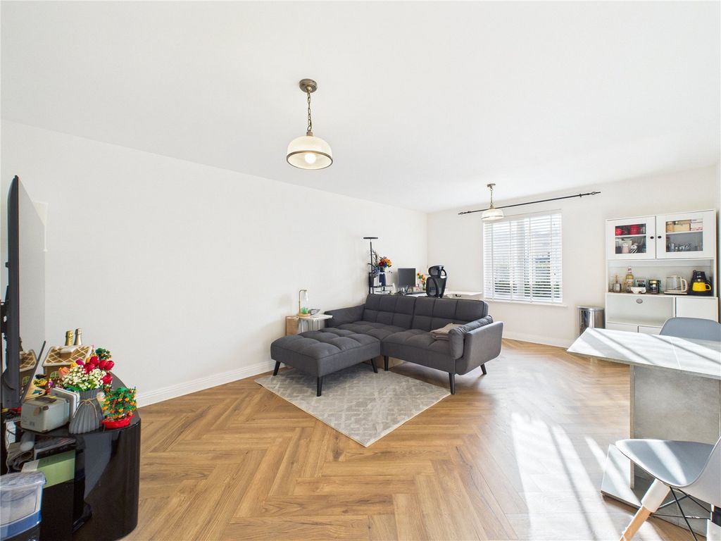 Property photo 2 of 14 Picture No. 12