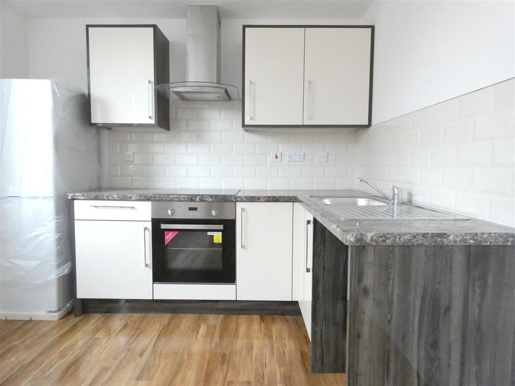 Property photo 2 of 8 Kitchen