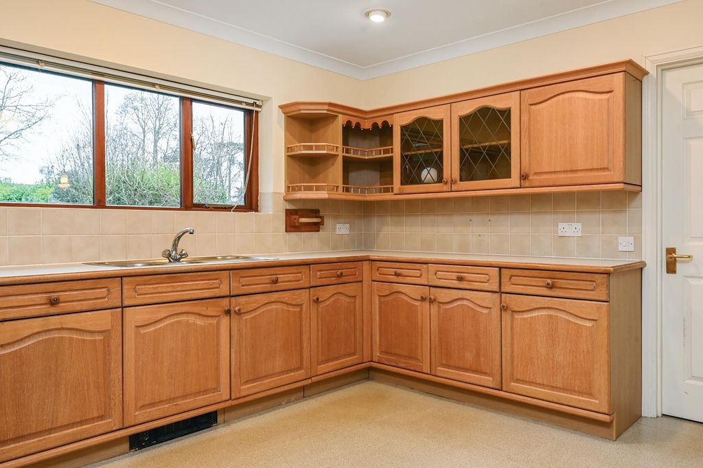 Property photo 2 of 30 Barchams (10).Jpg