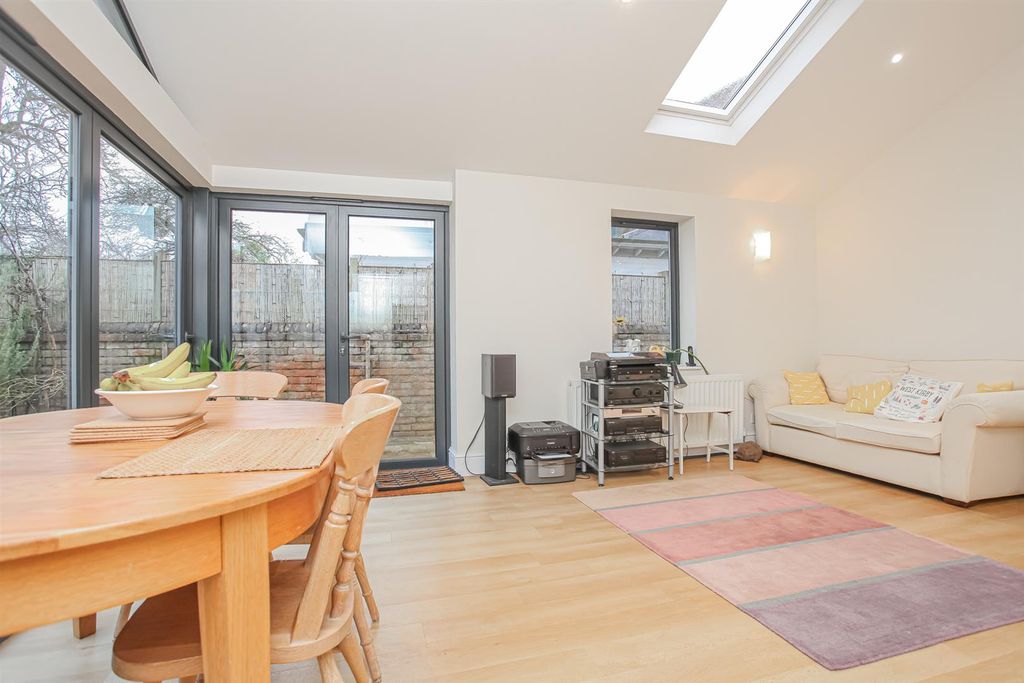 Property photo 3 of 19 Diner 2.Jpg