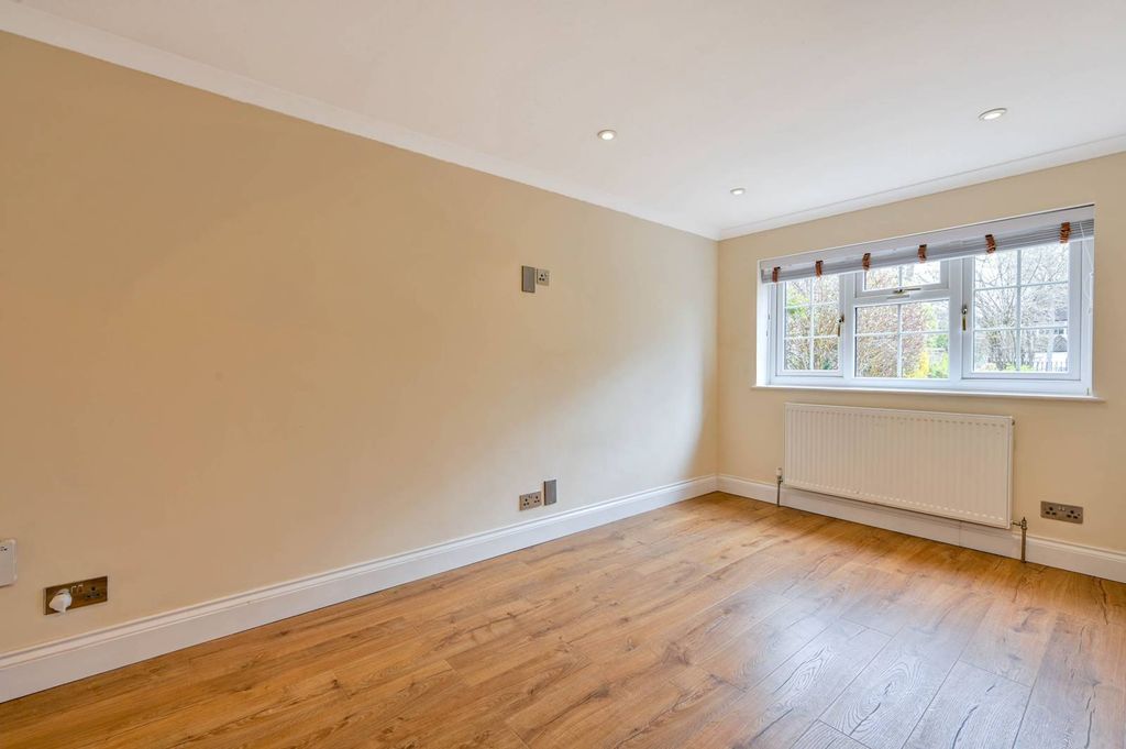 Property photo 3 of 30