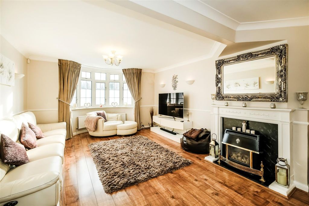 Property photo 3 of 28