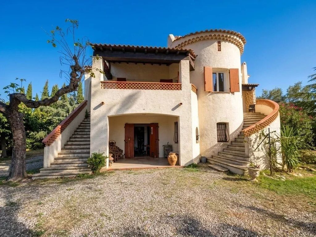 Property photo 1 of 6 Eyguières — Beautiful Property In A Quiet Area With Immense Potential