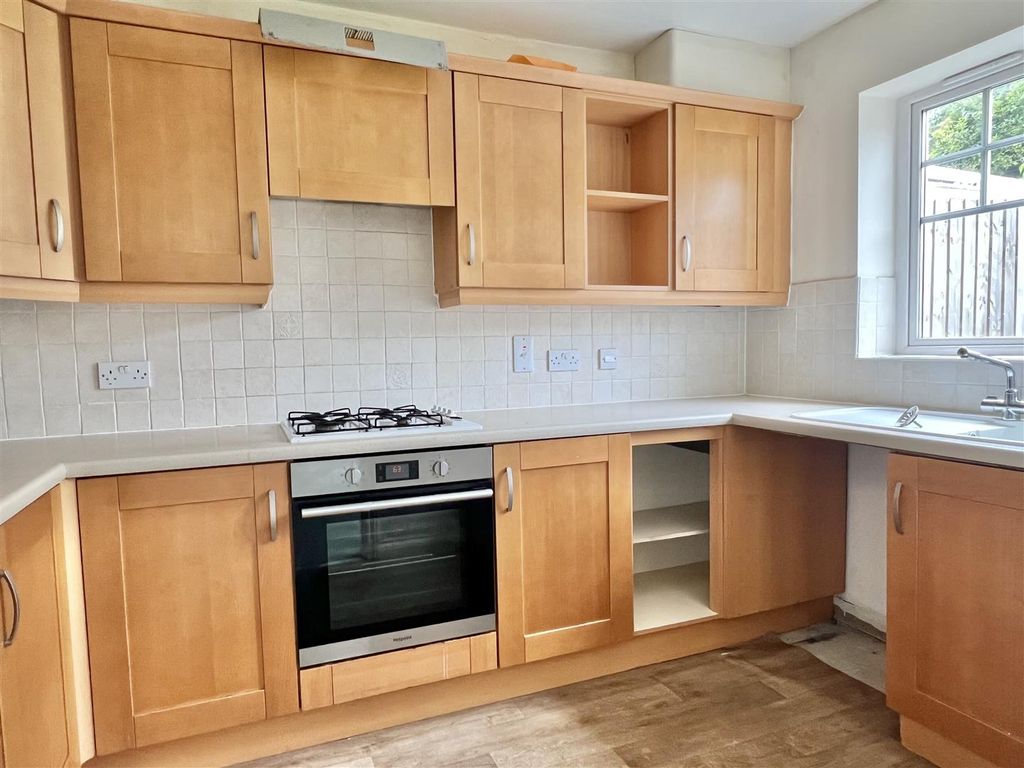 Property photo 3 of 17 Kitchen
