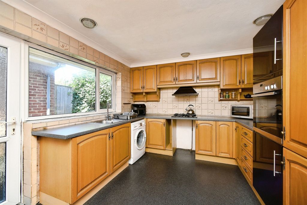 Property photo 2 of 23