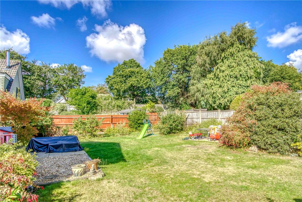 Property photo 2 of 17 Garden