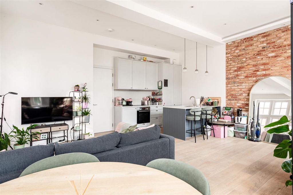 Property photo 1 of 9 Bank Chambers Apartments-4.Jpg