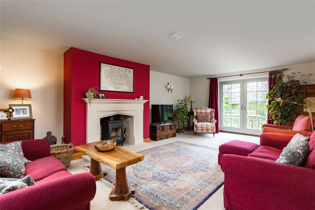 Property photo 2 of 24 Sitting Room