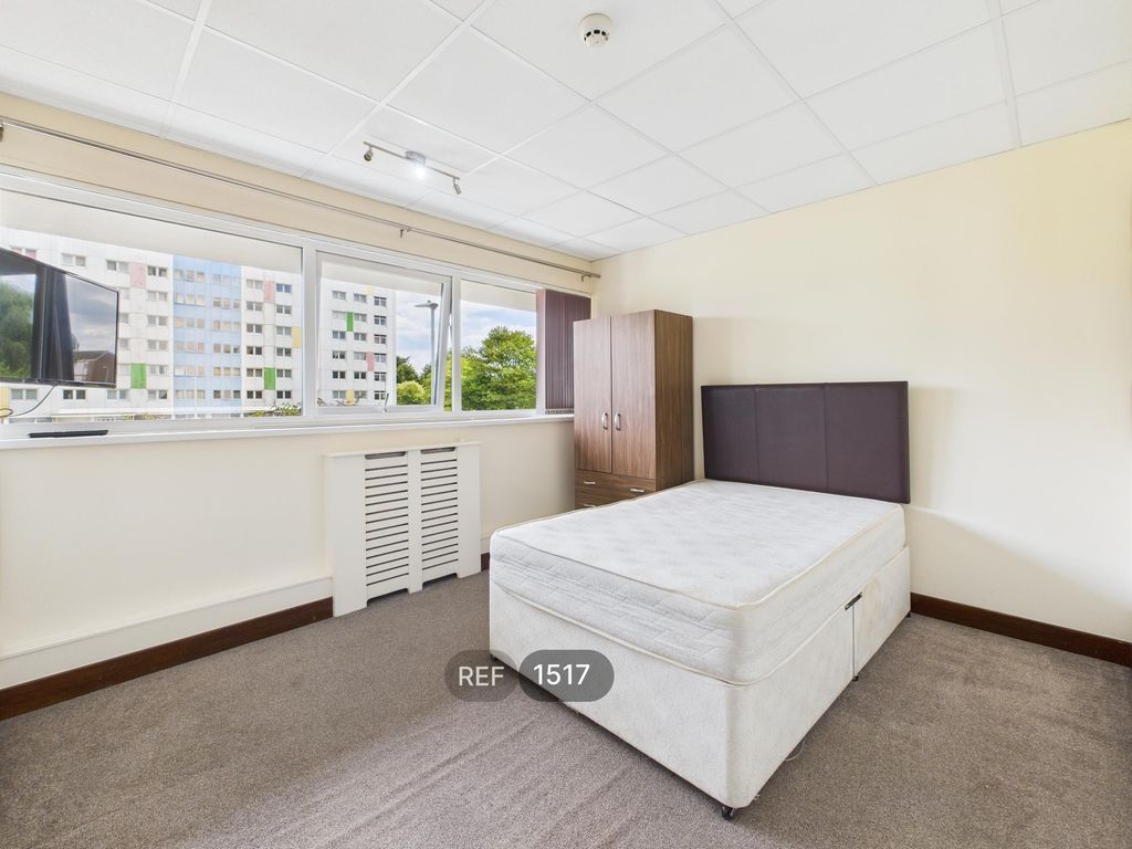 Property photo 1 of 9 Bedroom