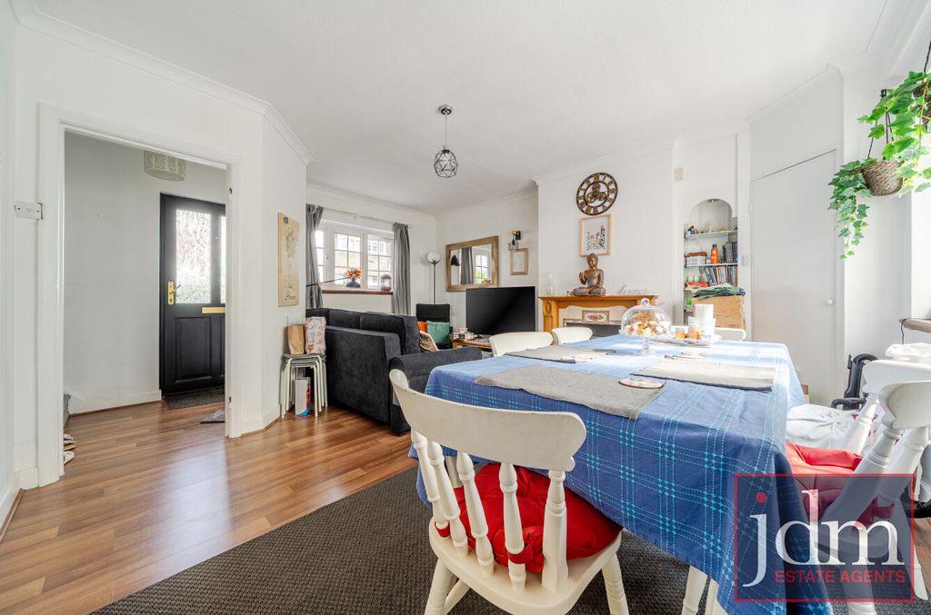 Property photo 3 of 12 84674Eb3-1527-4Cb...