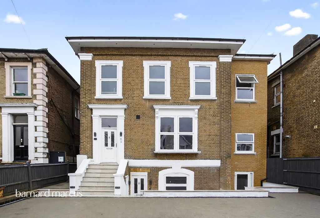 Property photo 2 of 24