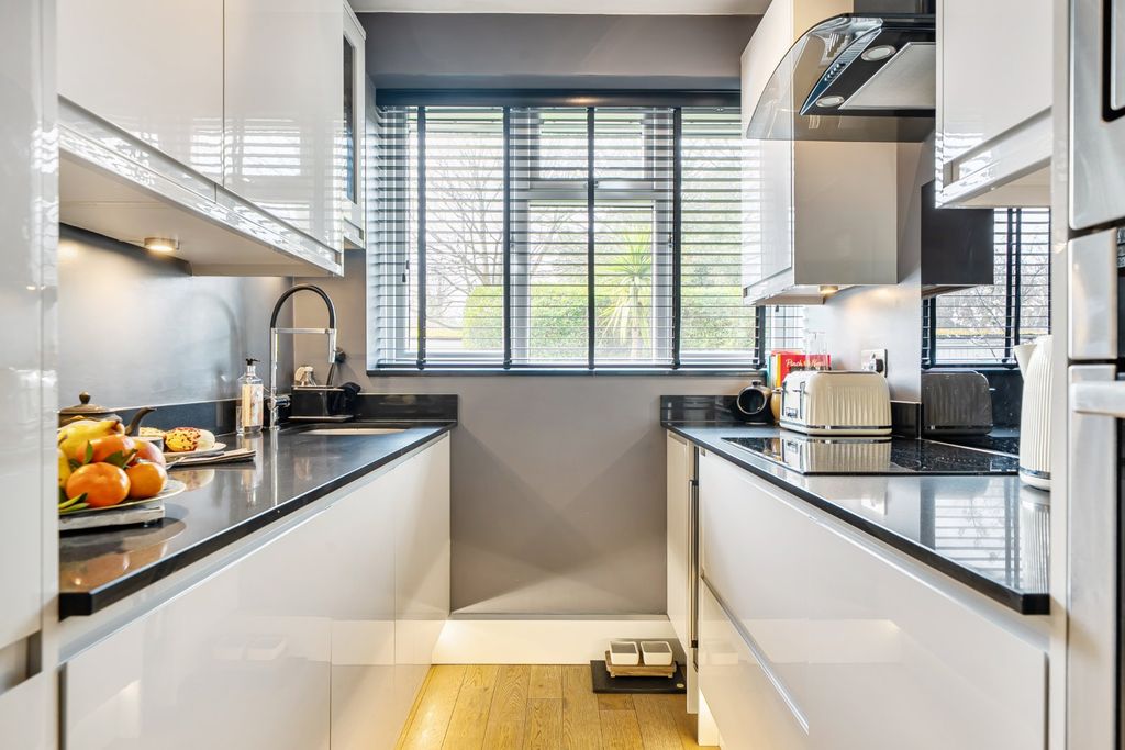 Property photo 3 of 21 Kitchen