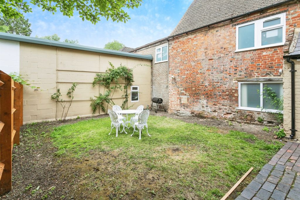 Property photo 3 of 7 Garden