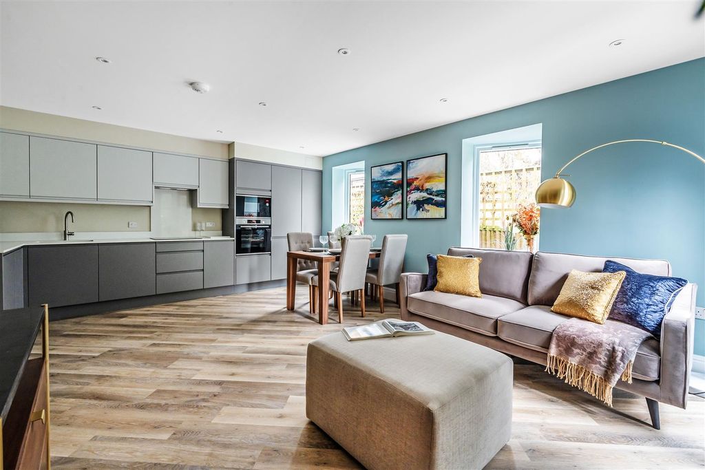 Property photo 2 of 11 Flat-5-One-Parkers-Hill-16.Jpg