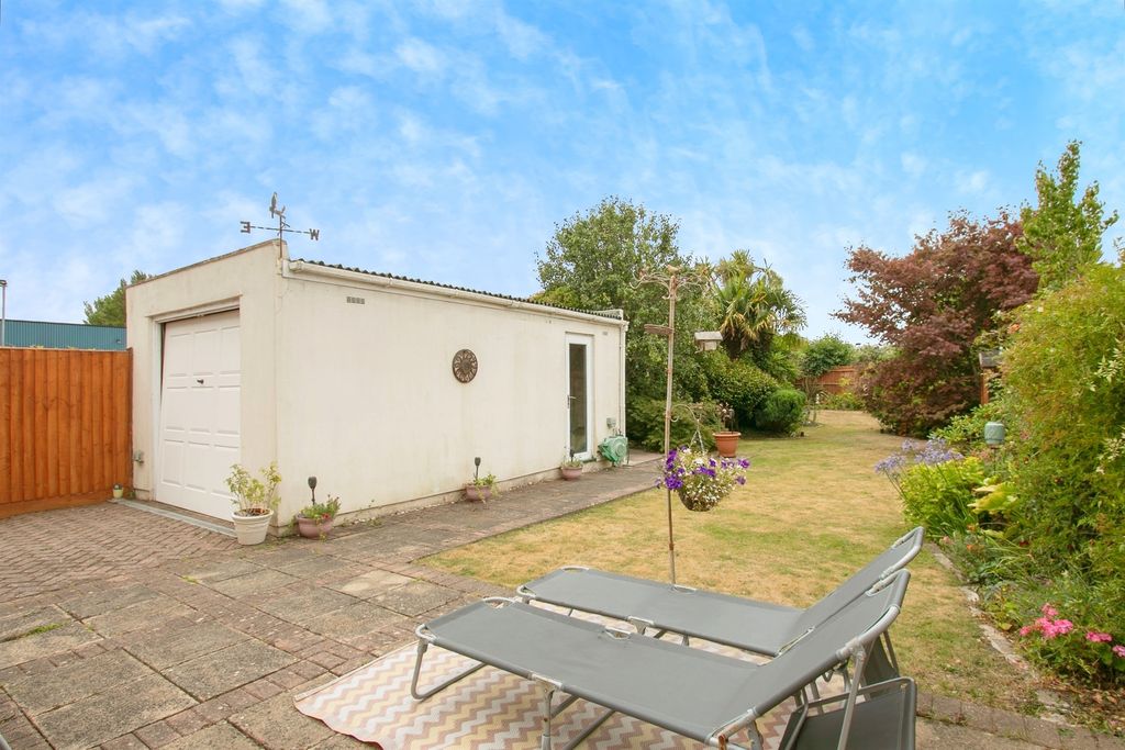 Property photo 2 of 17