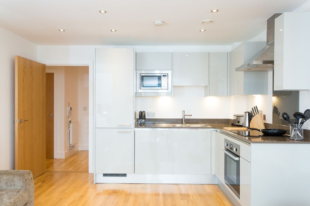 Property photo 3 of 8 Kitchen