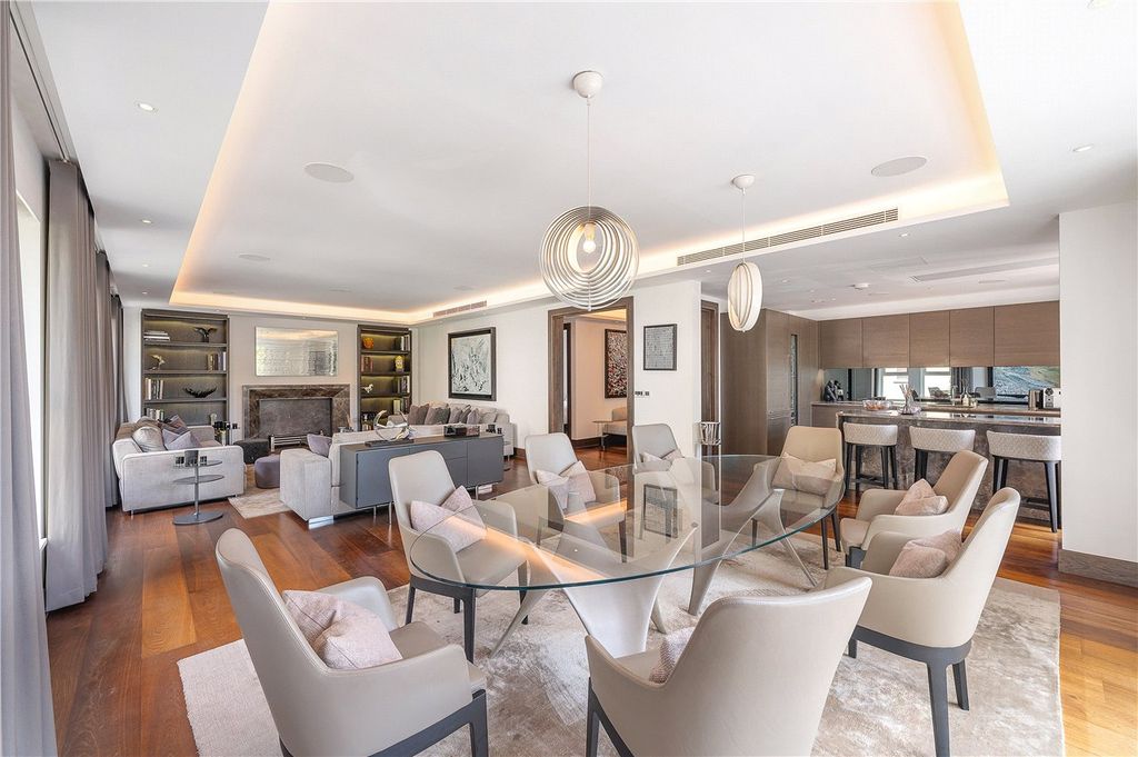 Property photo 1 of 17 Reception