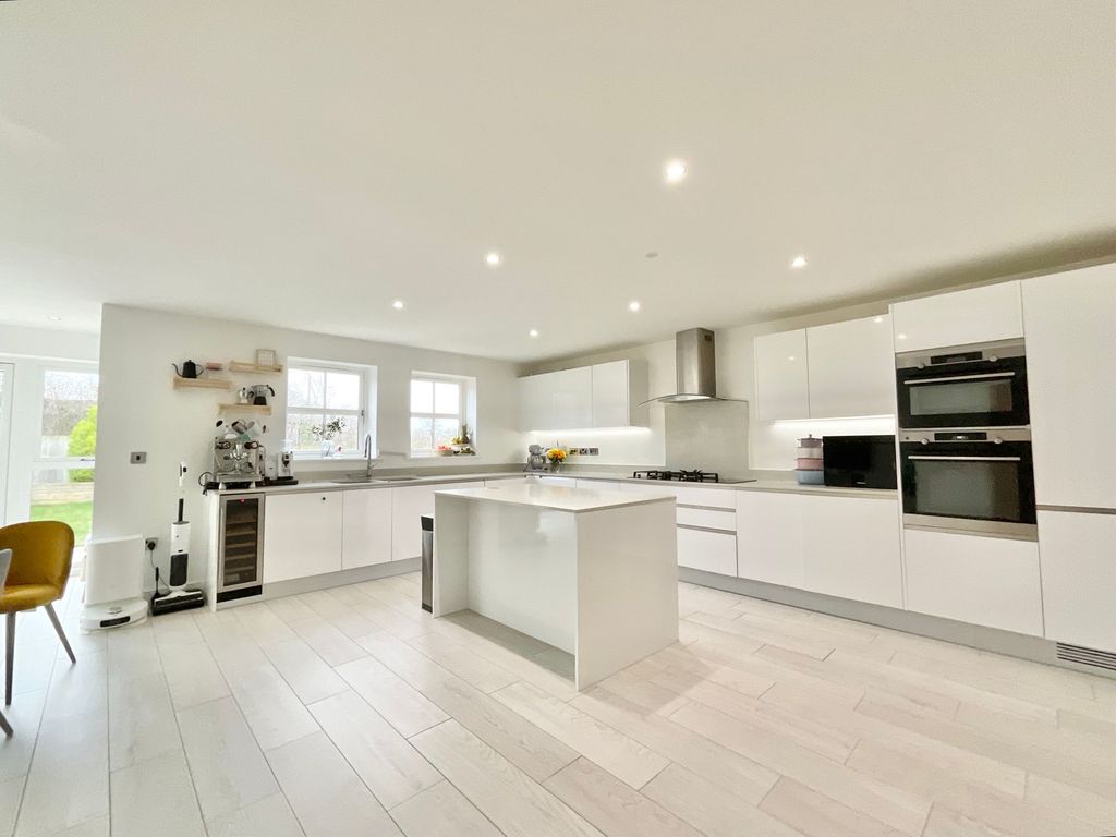 Property photo 3 of 24