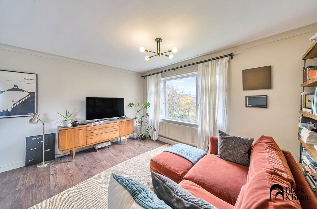 Property photo 2 of 14 Living Room