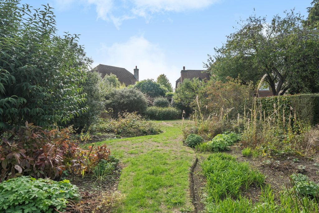 Property photo 2 of 20 Garden