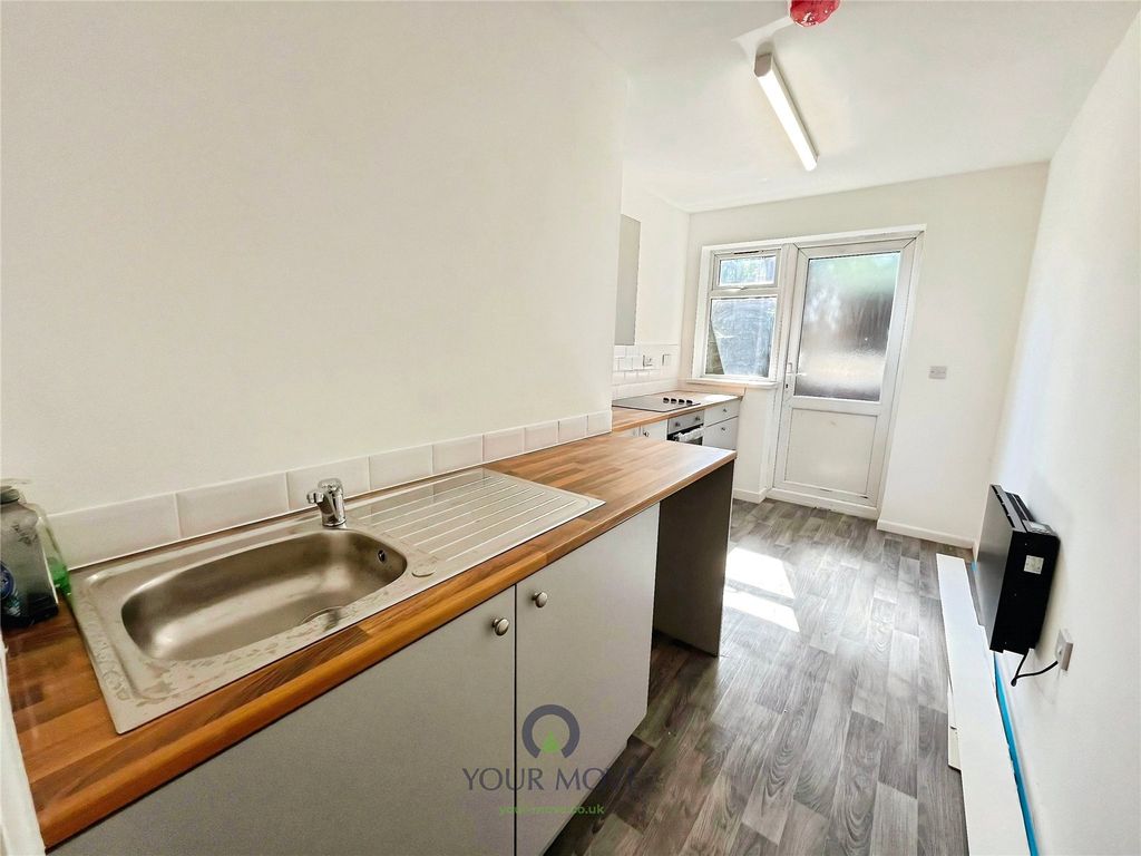 Property photo 2 of 9 Kitchen