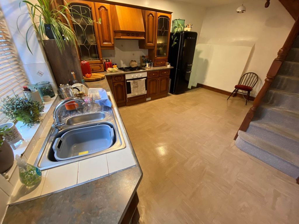 Property photo 2 of 11 Kitchen