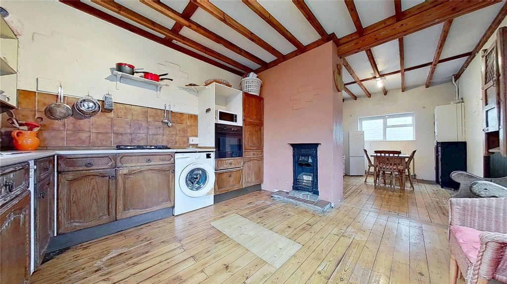 Property photo 3 of 20 Picture No. 05