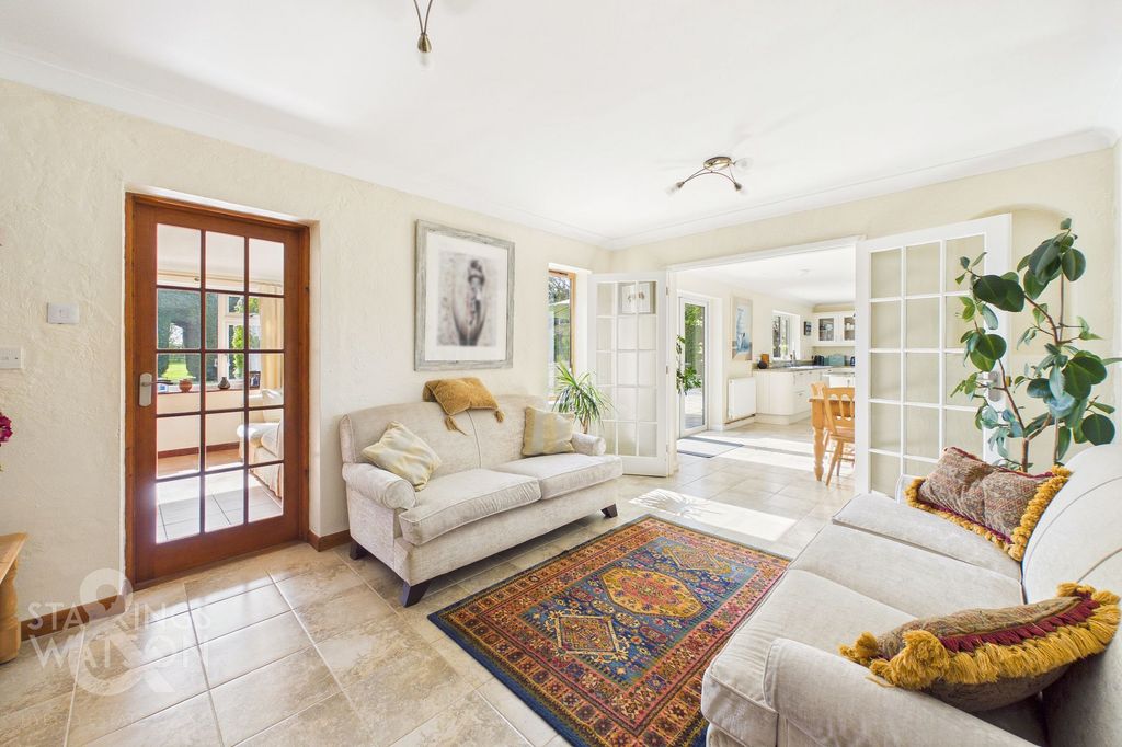 Property photo 2 of 43