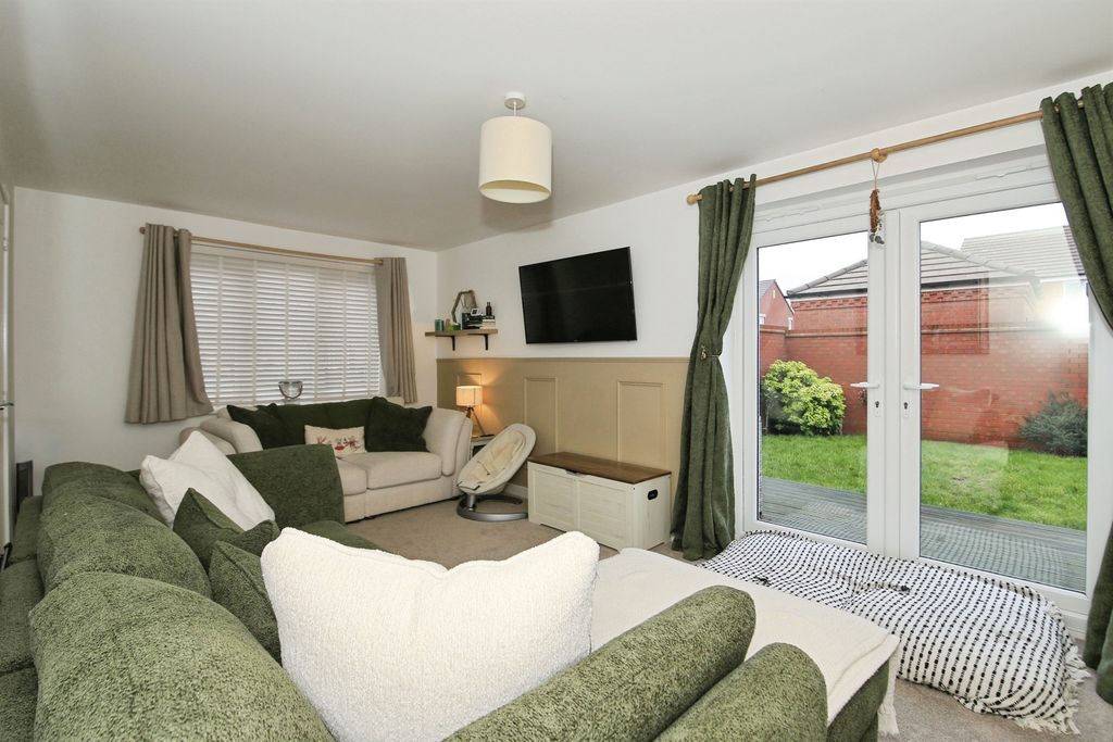 Property photo 3 of 18