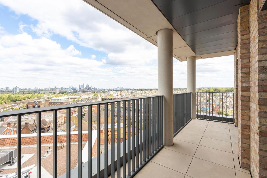 Property photo 3 of 14 Balcony