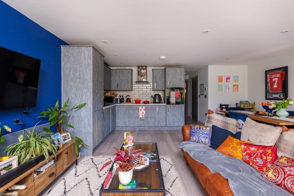 Property photo 3 of 28 Flat 3 Avon View, Crews Hole Road-2.Jpg