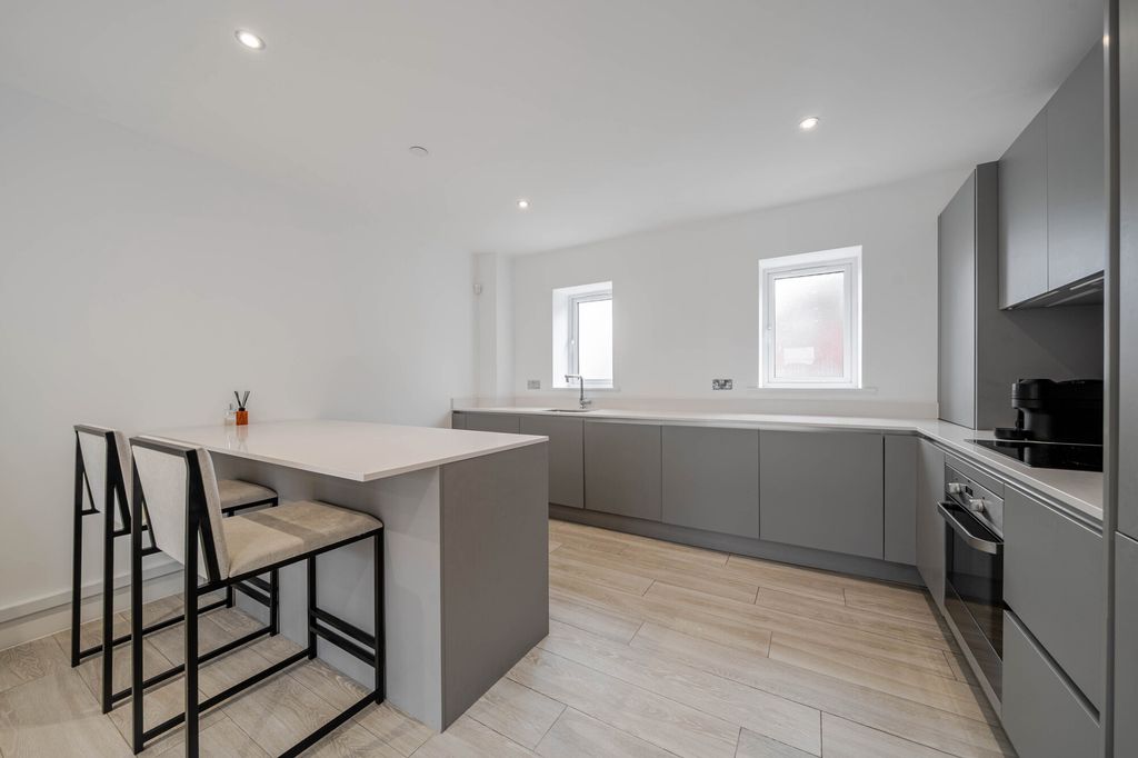 Property photo 2 of 8 Kitchen