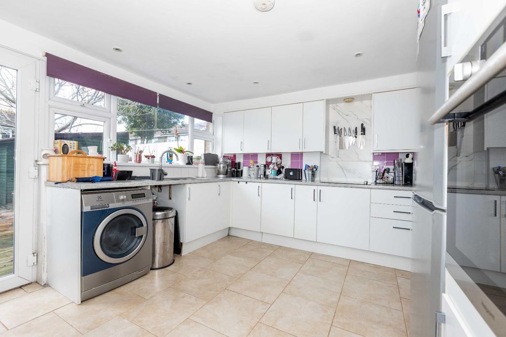 Property photo 3 of 14 Hayley Road-11.Jpg