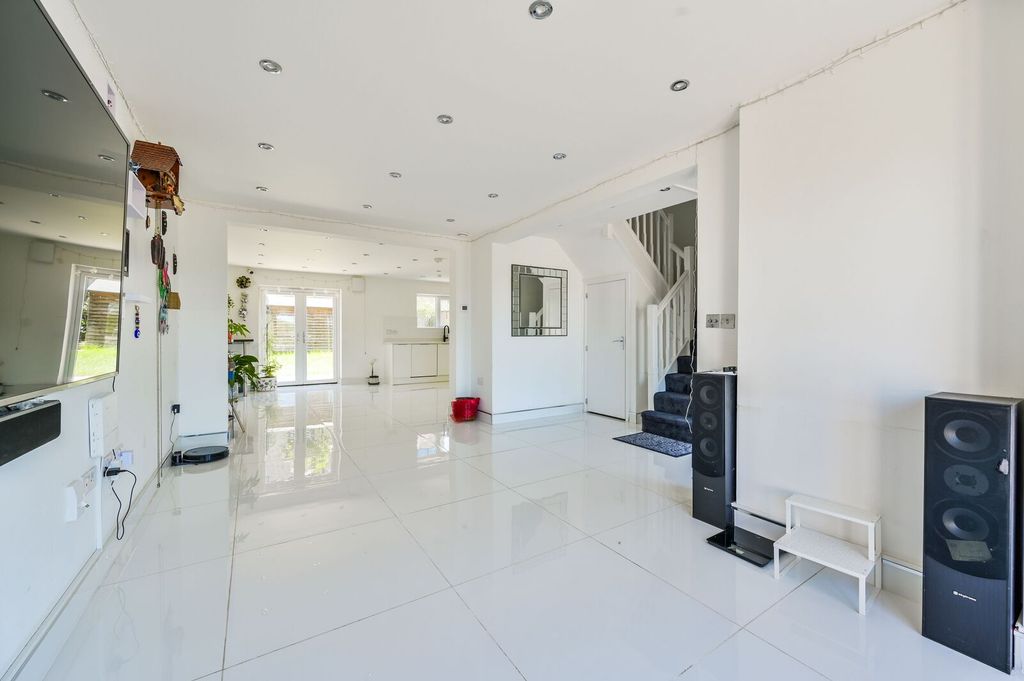Property photo 2 of 15