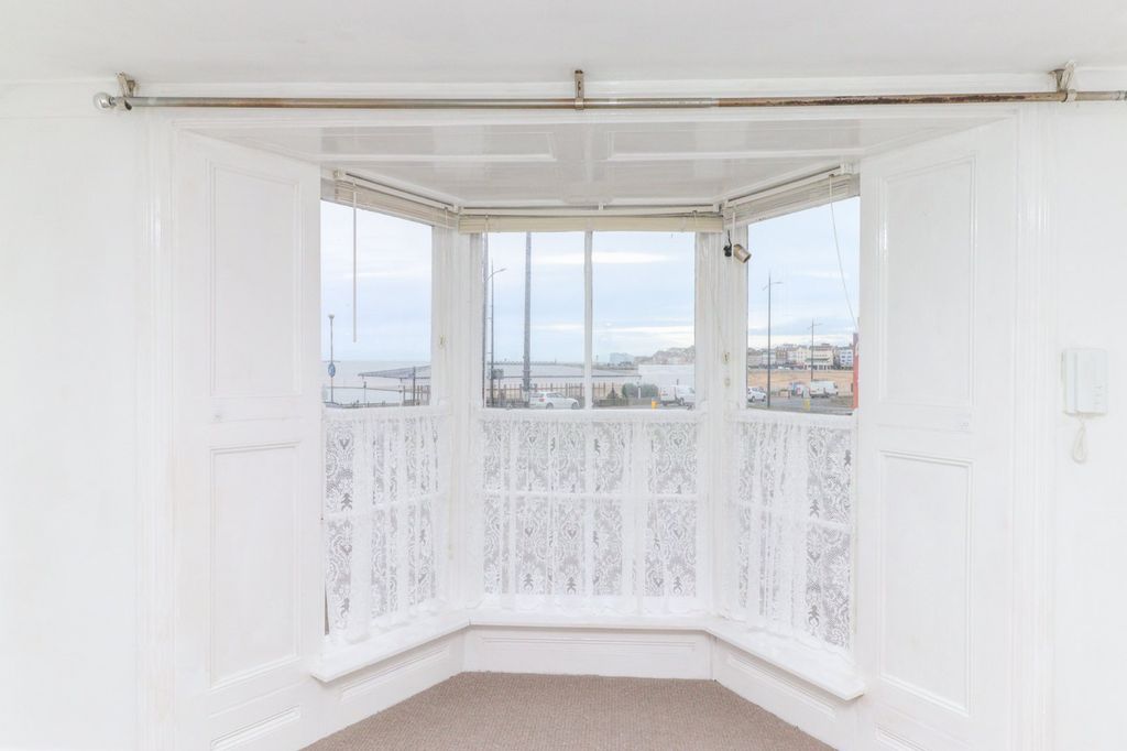 Property photo 3 of 12 Picture 3