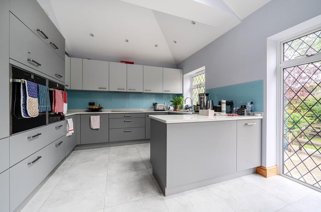 Additional image 5 of 5 bed property for saleCanons Drive, Edgware HA8
