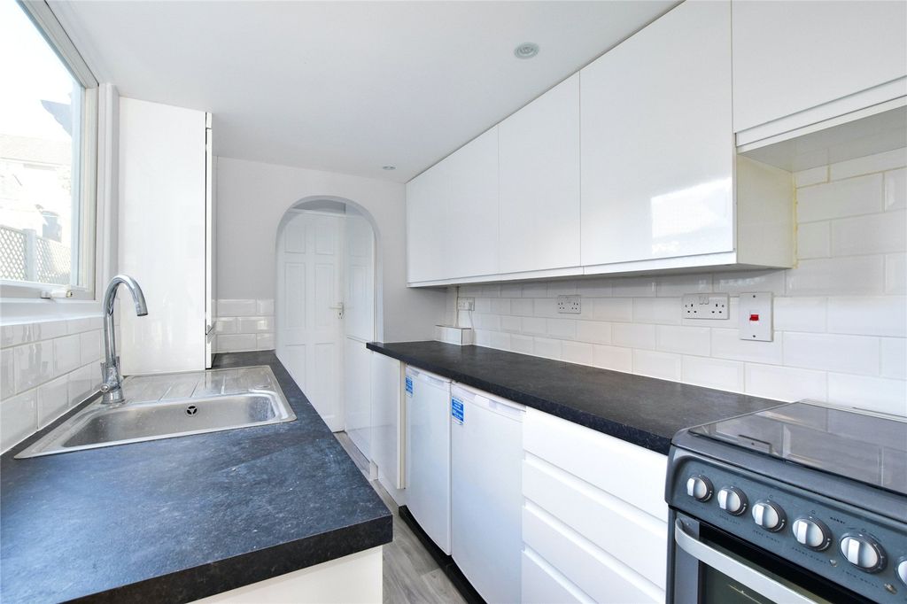 Property photo 3 of 14 Kitchen